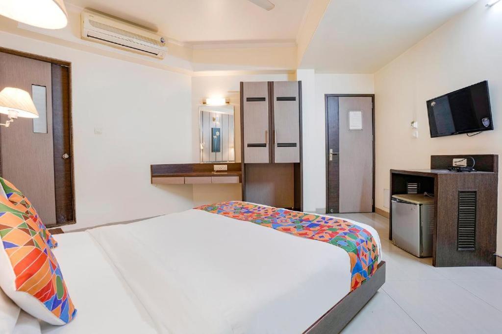 Gandharva Residency Swargate Hotel Pune Exterior foto